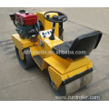 800kg Mini Road Roller Compactor with Water-cooled Diesel (FYL-850S)